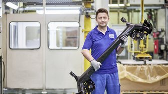 BENTELER Automotive Paderborn employee working on cassis components 