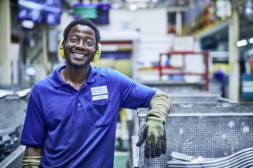 BENTELER Automotive employee in plant at Paderborn Talle 