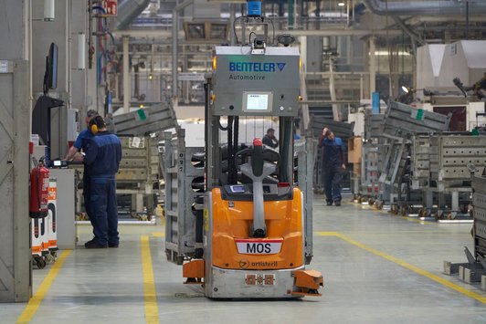 BENTELER Automotive Spain Mos: autonomous forklift 