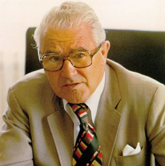 Erich y Helmut Benteler reconstruyen la producción.