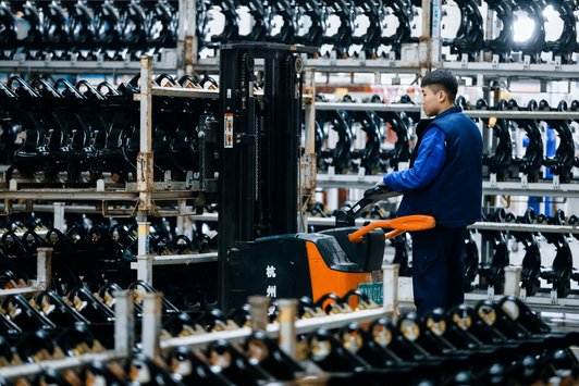 BENTELER Automotive Tianjing: employee in production - shopfloor